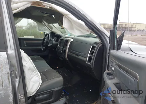 2019 Ram 1500 Classic Big Horn 4X4 6'4 Box z USA, uszkodzony, nr VIN 1C6RR7TT2KS654623